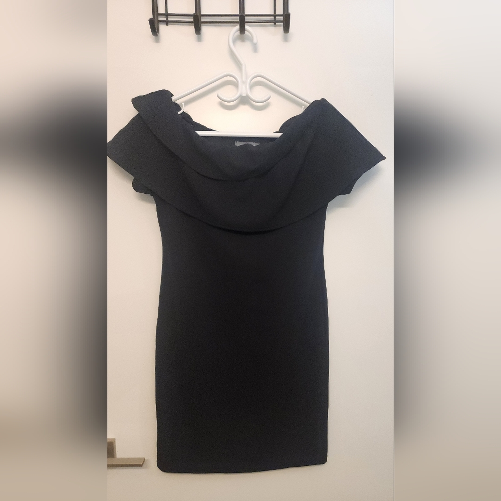 Suzy Shier Elegant Black Off-Shoulder Mini Dress